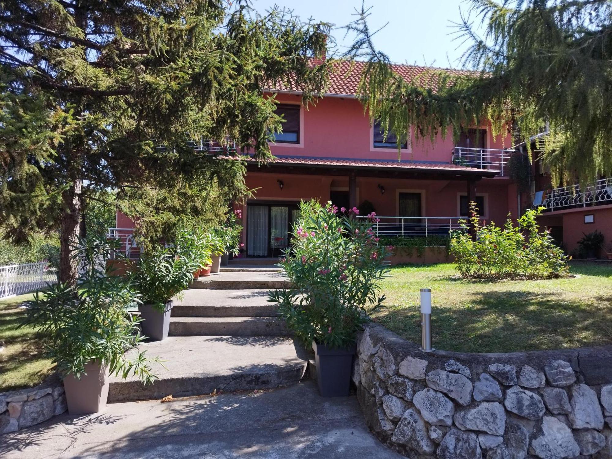 Apartment & Rooms Aleksandar Golubac Ngoại thất bức ảnh